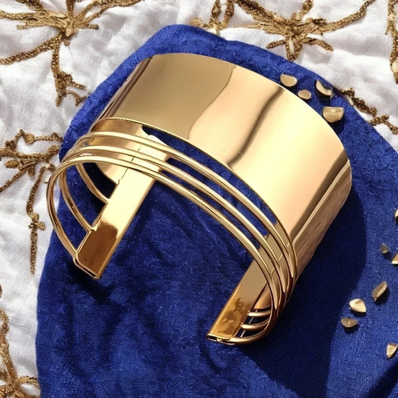 🆕️Bold & Chic Gold-Plated Wide Cuff Bracelet | Trendy Statement Accessory 💛✨ - Picture 7 of 12